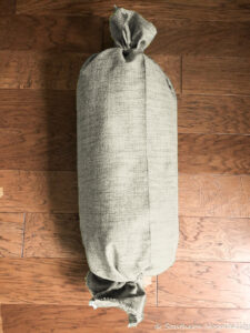 <img> No-sew-bolster-pillow_2